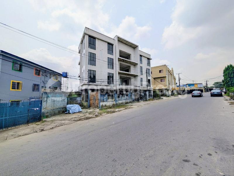 3 bedroom House for sale By Hotel Newcastle, Anthony Maryland Ikeja Lagos