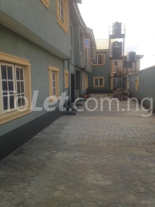3 bedroom Flat / Apartment for rent .... Bucknor Isolo Lagos