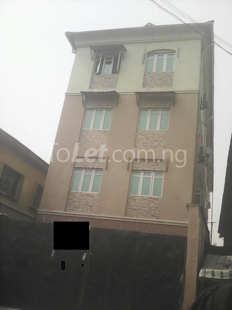 4 bedroom Flat / Apartment for rent   Adekunle Yaba Lagos