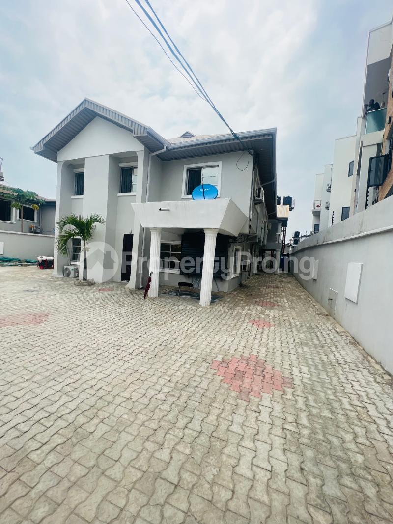 3 bedroom House for rent Orchid Road Along Lekki Expressway Lekki Lagos