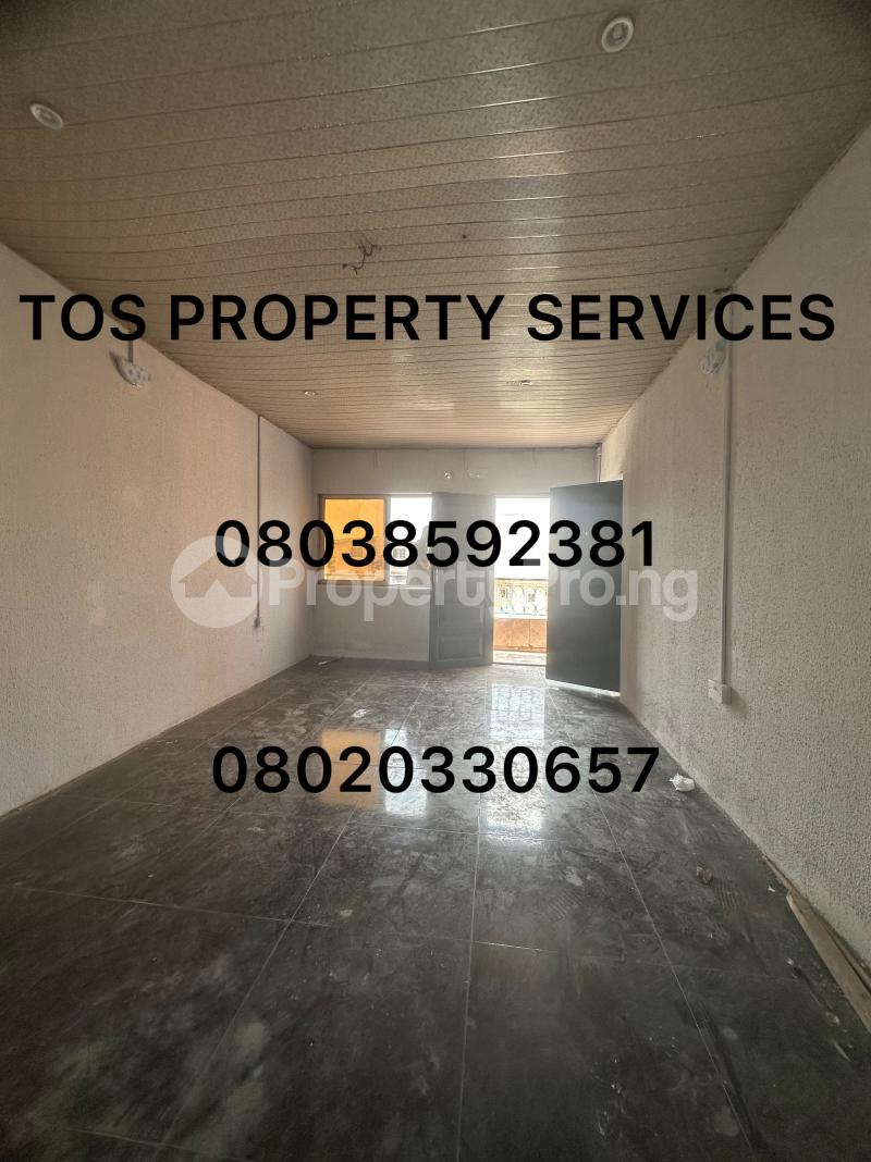 3 bedroom Flat / Apartment for rent Sabo Alagomeji, Yaba, Lagos. Alagomeji Yaba Lagos