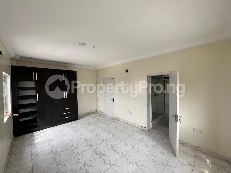 3 bedroom Flat / Apartment for sale Off Adekunle Street Adekunle Yaba Lagos