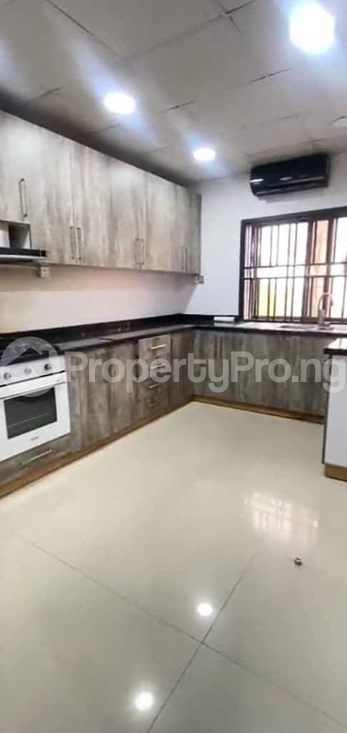 3 bedroom Flat / Apartment for rent Close To Shoprite ONIRU Victoria Island Lagos