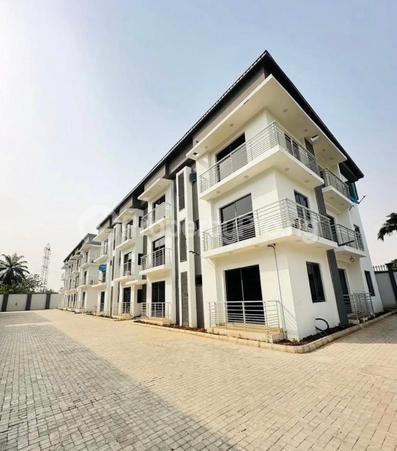3 bedroom Flat / Apartment for sale Onigbongbo Estate ,ikeja Mende Maryland Lagos