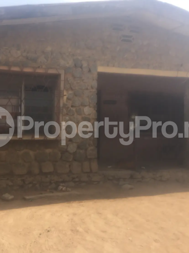 3 bedroom Flat / Apartment for sale Behind Barbifornia Hotel, Kosobo Area Ibadan Oyo