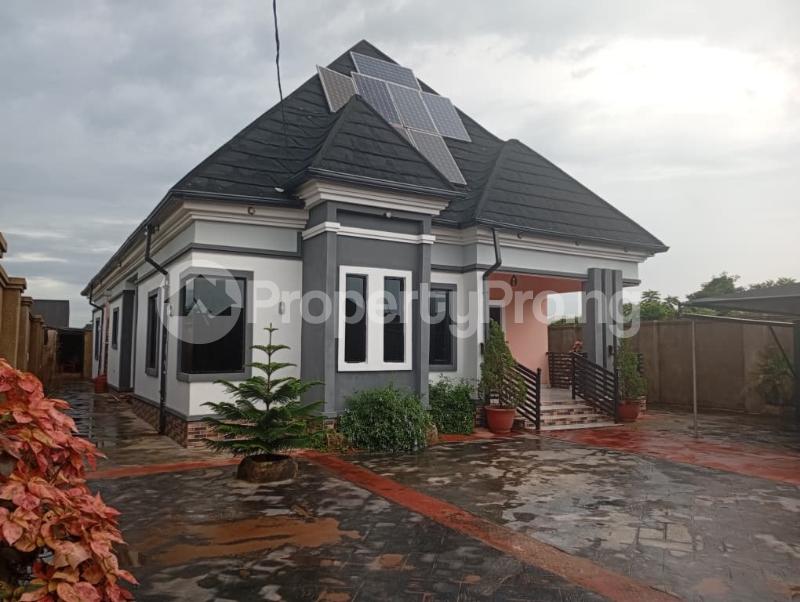 3 bedroom House for sale Uwa Road, Azagba Community, Obagie Junction, Off Benin Abraka Road, Benin City. Central Edo - 0