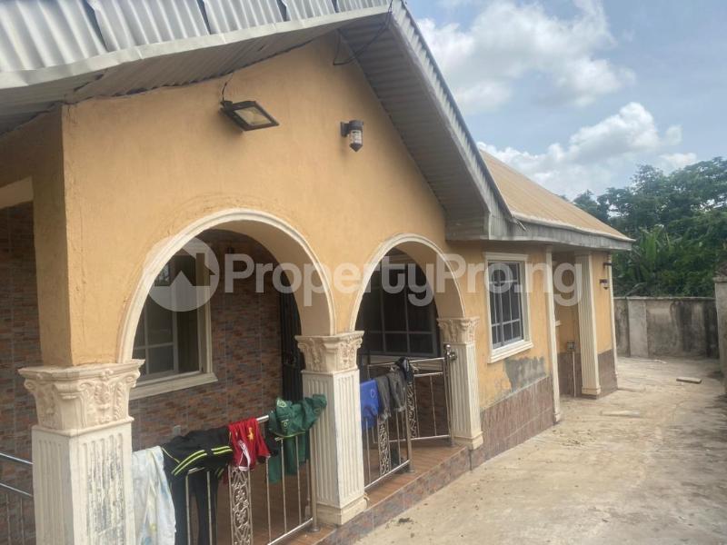 3 bedroom House for sale Operinde Village, Alomaja Area. Reality Hotel. Ibadan Oyo