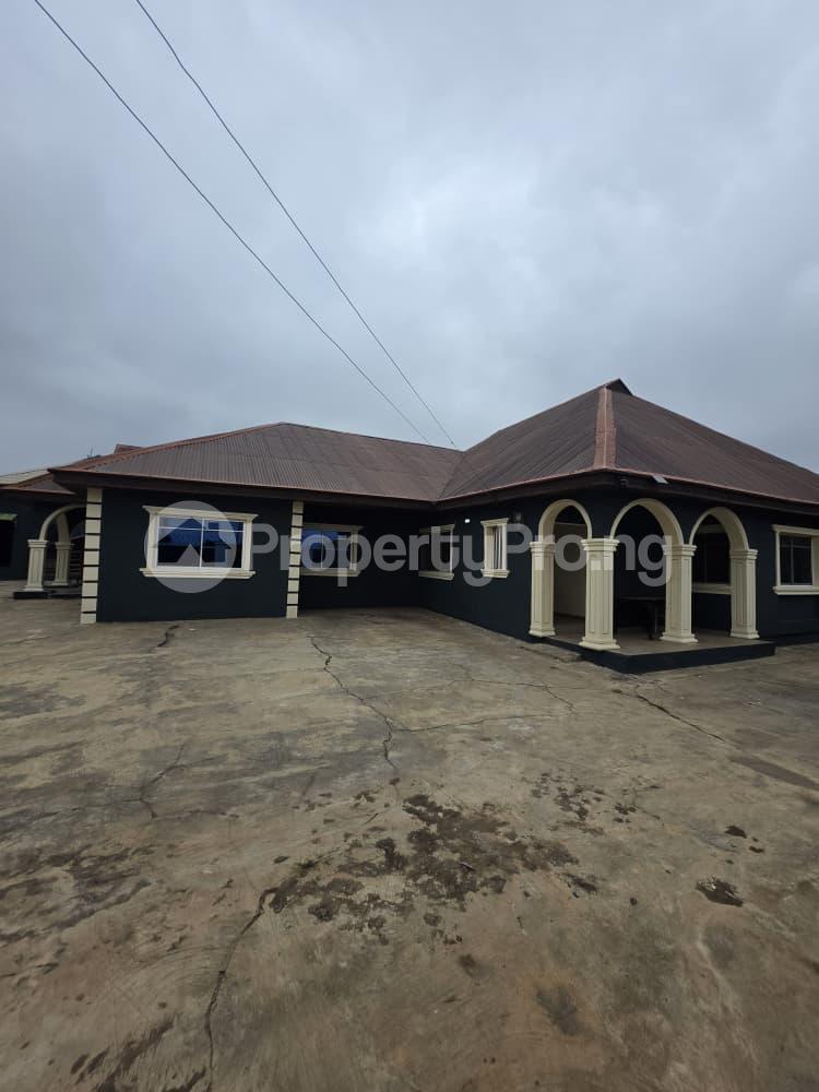 3 bedroom House for sale Adekola Iyanagbala, After Airport, Ibadan Ibadan Oyo