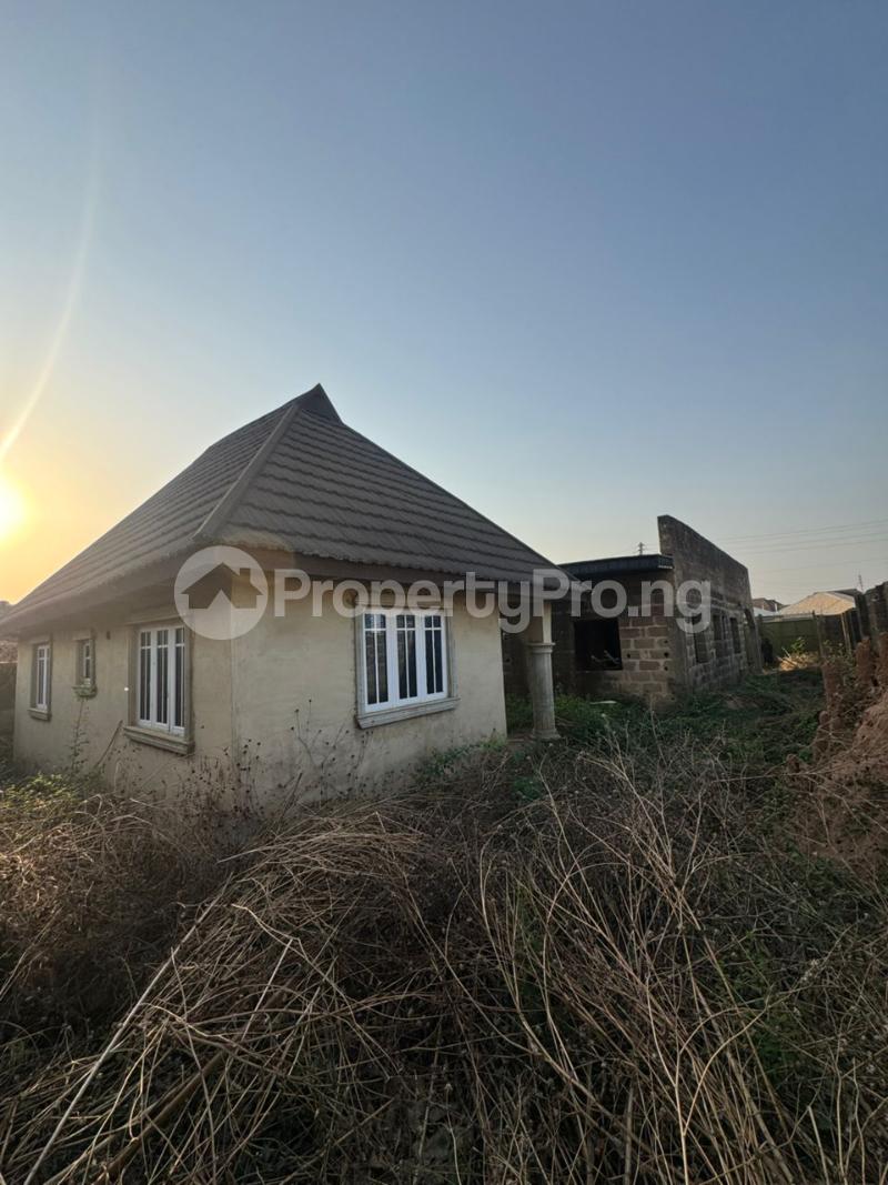 3 bedroom House for sale Elebu Akala Express, Ibadan Oyo