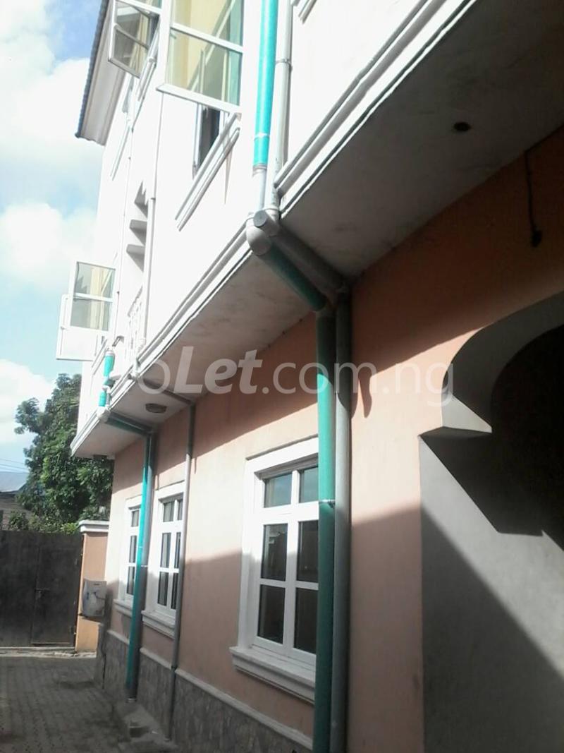 3 bedroom House for rent Akinyele Street Adekunle Yaba Lagos
