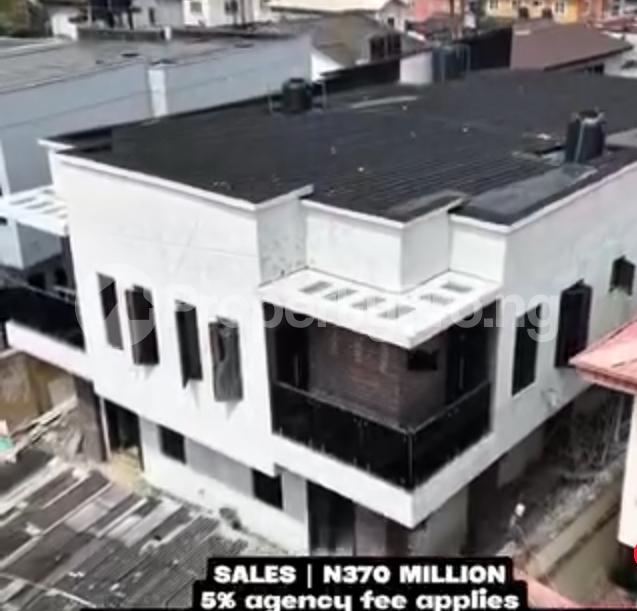 3 bedroom House for sale Olufemi Road Ogunlana Surulere Lagos