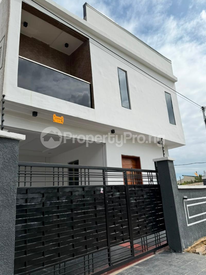 House for sale Atlantic Nominee Estate, General Paint Off Lekki-Epe Expressway Ajah Lagos