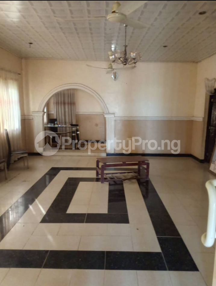3 bedroom Flat / Apartment for rent Olodo Bank Area,iyana Church Ibadan Oyo