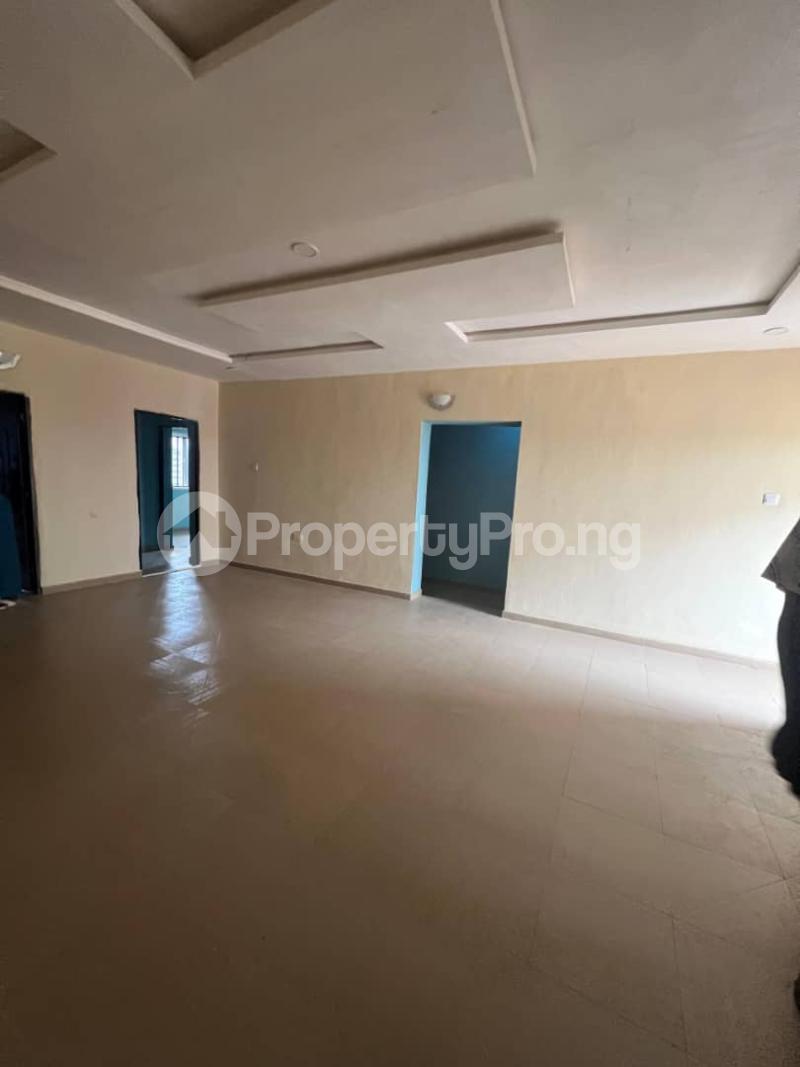 3 bedroom Flat / Apartment for rent Hassan Block ,ajila Elebu Akala Express Ibadan Oyo