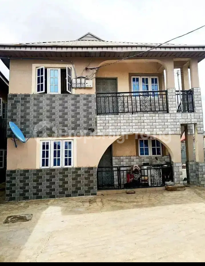 3 bedroom Flat / Apartment for rent Aroro Makinde Ojoo Ibadan Oyo
