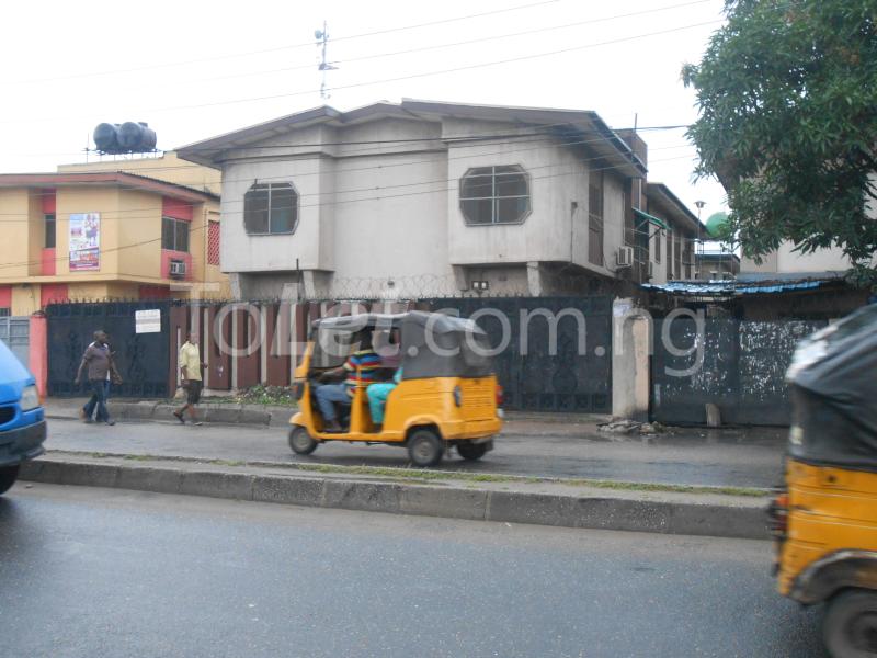 3 bedroom Flat / Apartment for rent Babs Animasaun Street By Doyin Bustop Orile-Iganmu Surulere Lagos