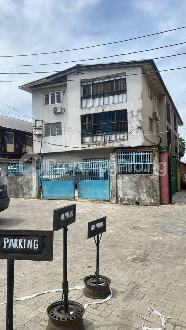 3 bedroom Flat / Apartment for sale Morocco Roundabout Shomolu Lagos