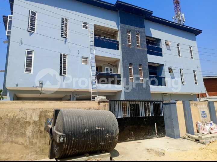 3 bedroom Flat / Apartment for sale (close To Deeper Life Hq) Ifako-gbagada Gbagada Lagos