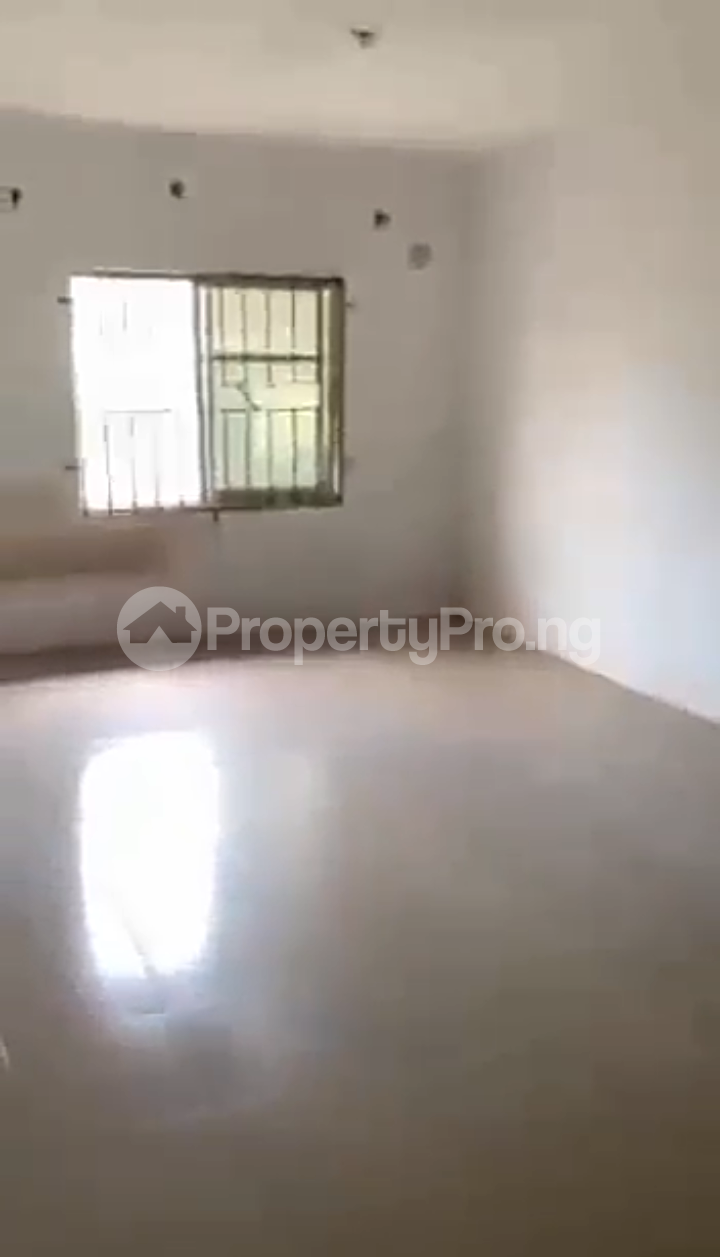 3 bedroom Flat / Apartment for rent Remikoya Area Oluyole Estate Ibadan Oyo