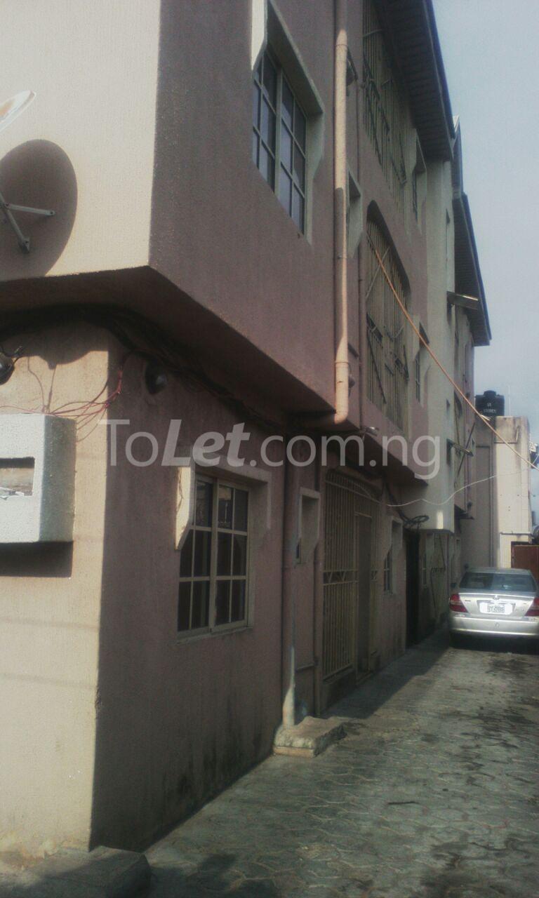 3 bedroom Flat / Apartment for rent Aroromi Street Itire Road Surulere Surulere Lagos