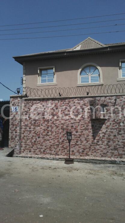 3 bedroom Flat / Apartment for rent Off Olanrewaju Street Bariga Shomolu Lagos