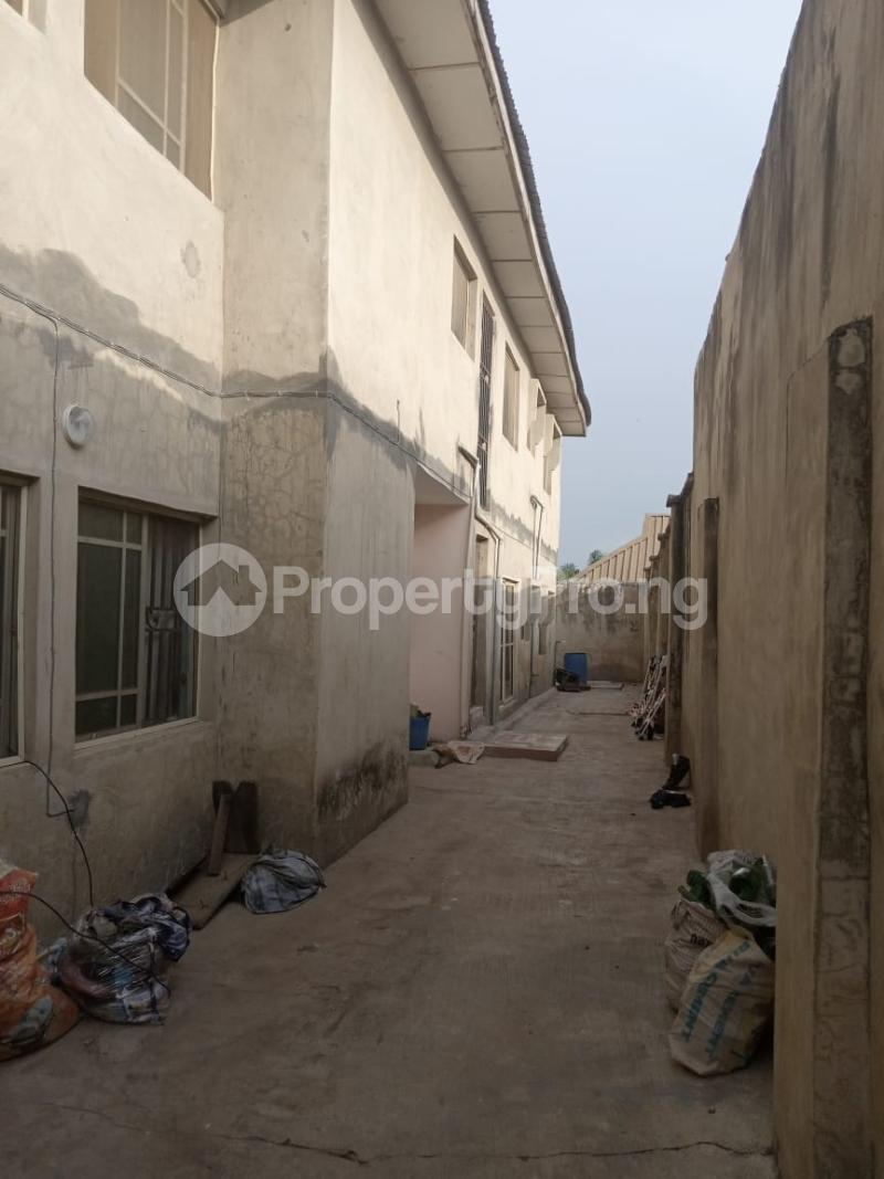 3 bedroom Flat / Apartment for rent Peluseriki Estate Akala Express Ibadan Oyo