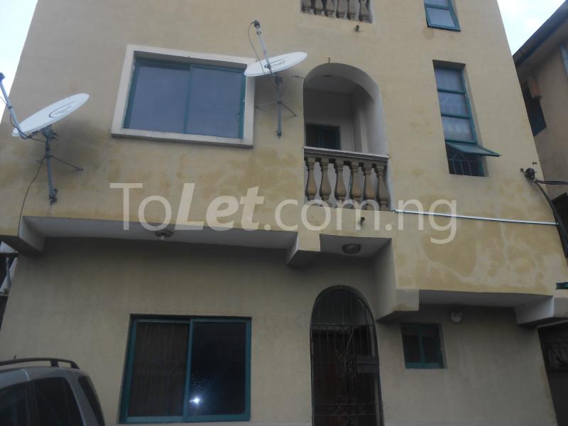 3 bedroom Flat / Apartment for rent   Fadeyi Shomolu Lagos