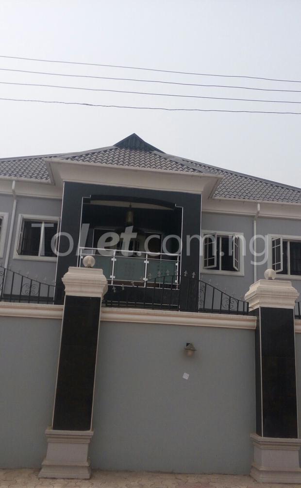 3 bedroom Flat / Apartment for rent   Bucknor Isolo Lagos