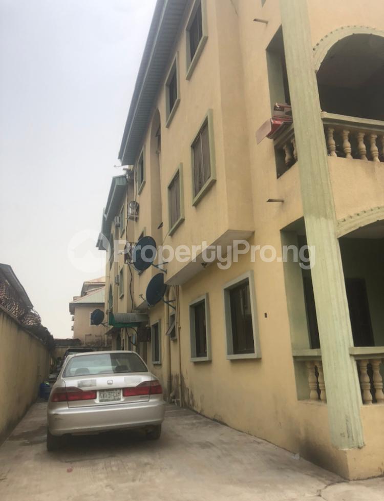 3 bedroom Flat / Apartment for rent Alagomeji Yaba Lagos
