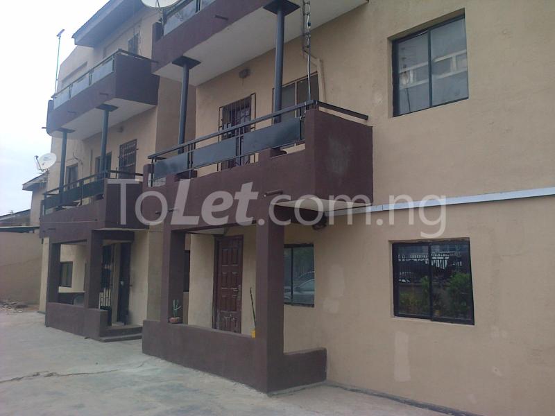 3 bedroom Flat / Apartment for rent Ikile Lagos