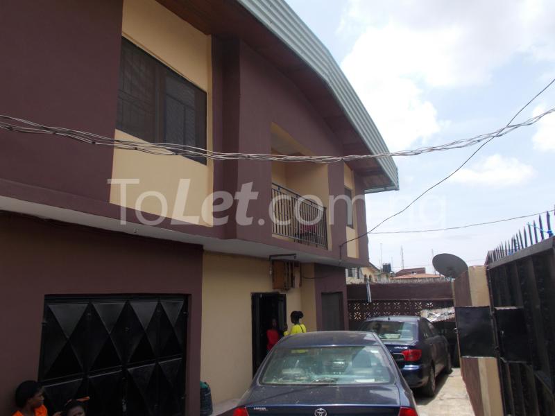 3 bedroom Flat / Apartment for rent Mende Lagos