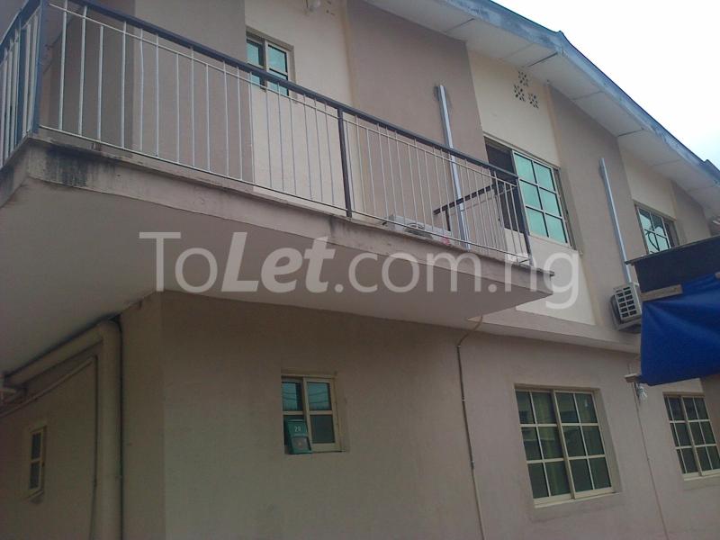 3 bedroom Flat / Apartment for rent Off Bode Thomas Street Lagos