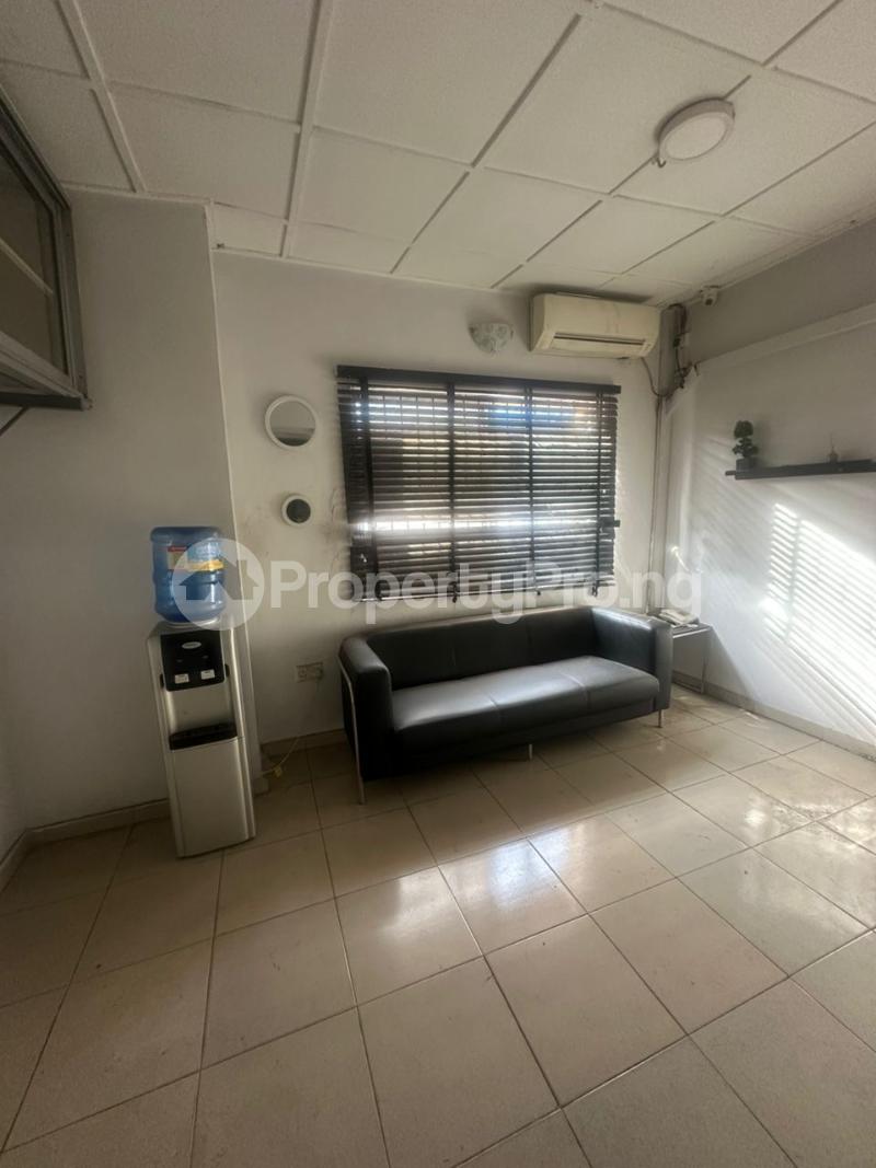 3 bedroom Commercial Property for rent Osapa london Lekki Lagos