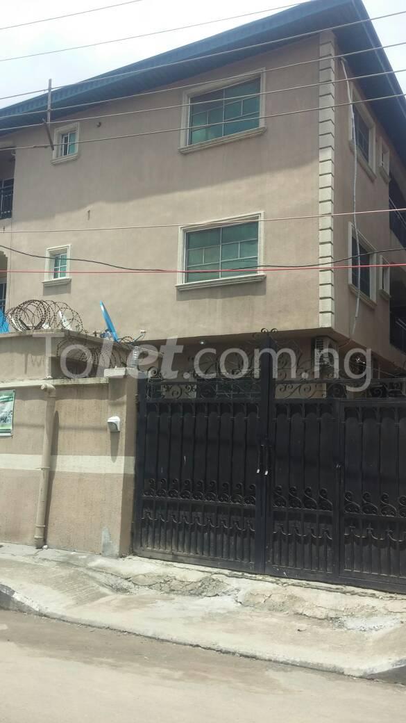 3 bedroom Flat / Apartment for rent Lawanson Lawanson Surulere Lagos