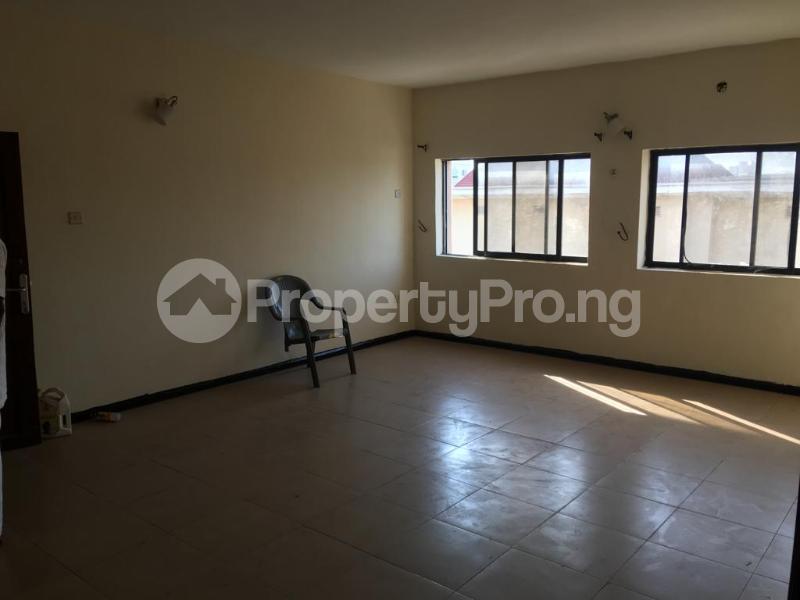 3 bedroom Flat / Apartment for rent Close To Sweet Sensation, Alagomeji, Yaba. Alagomeji Yaba Lagos