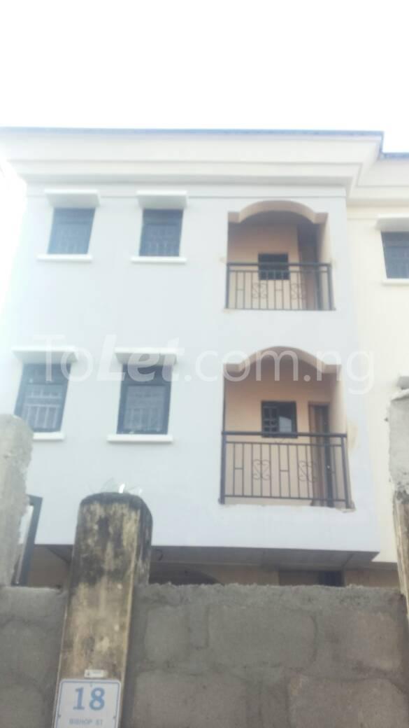 3 bedroom Flat / Apartment for rent Off Bishop Ogunlana Surulere Lagos
