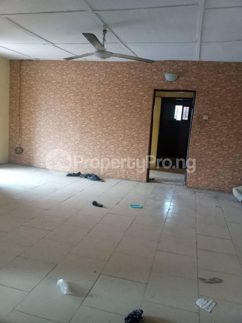 3 bedroom Flat / Apartment for rent Off Finbarrs Road, Akoka, Lagos. Akoka Yaba Lagos