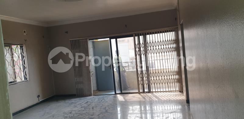 3 bedroom Flat / Apartment for rent By Hughes Avenue, Alagomeji Yaba. Alagomeji Yaba Lagos