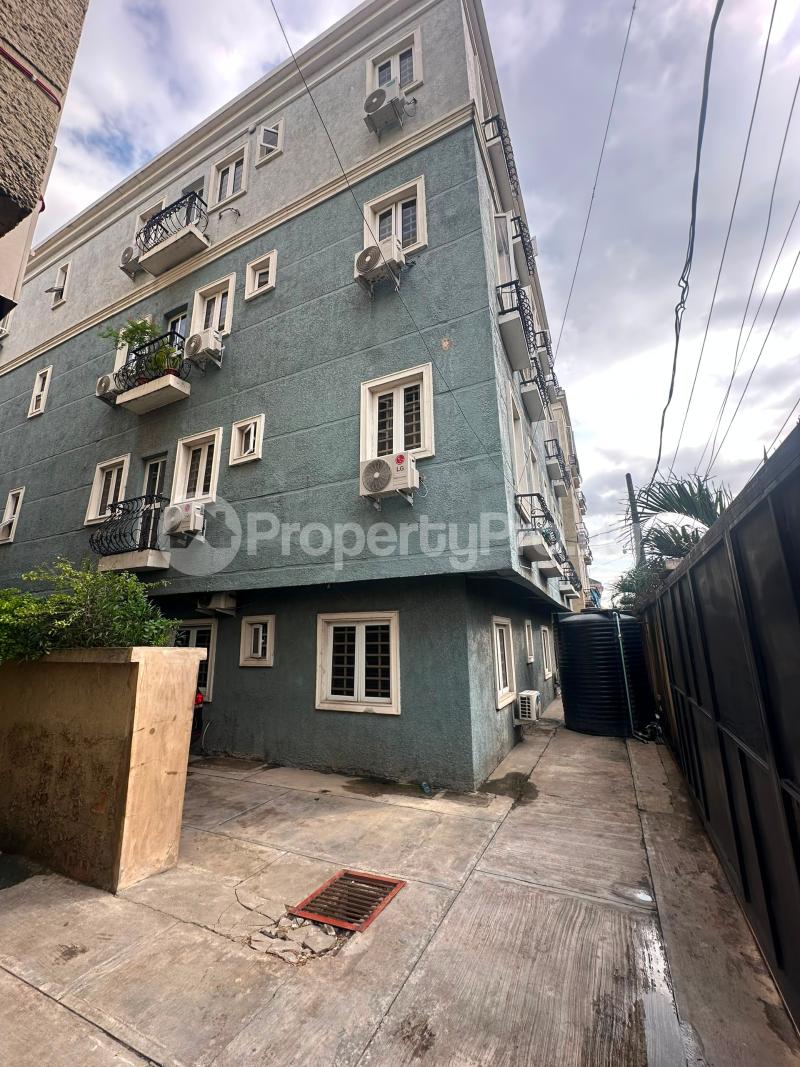 3 bedroom Flat / Apartment for rent Off Harbert Macaulay Adekunle Yaba Lagos