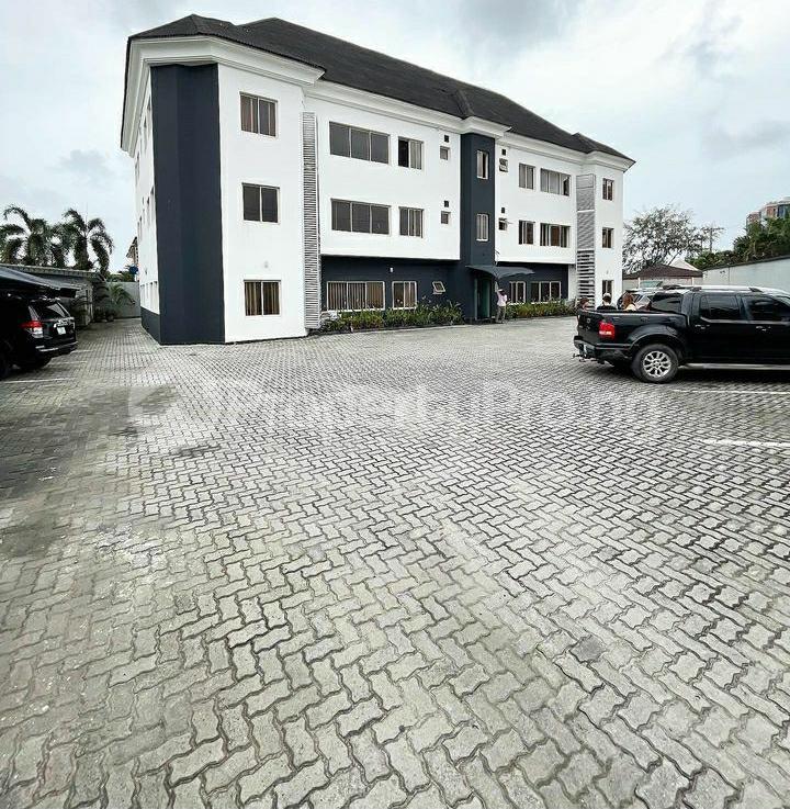 3 bedroom Flat / Apartment for rent Lekki Lagos