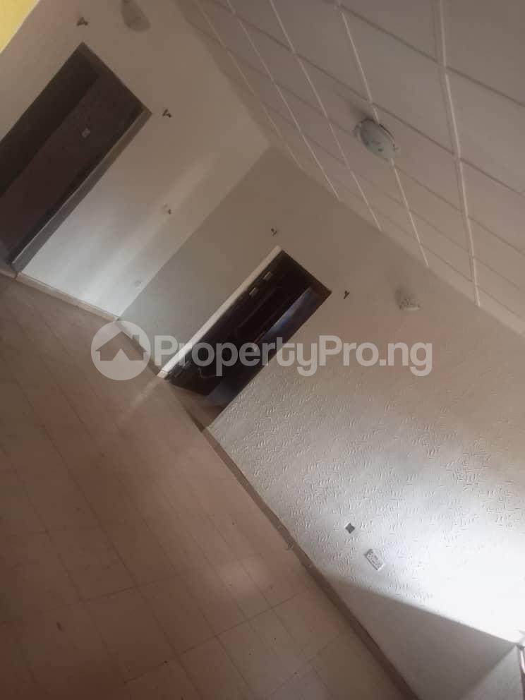 3 bedroom Flat / Apartment for rent Hassan Block Akuru Elebu Oluyole Extension Akala Express Ibadan Oyo - 4