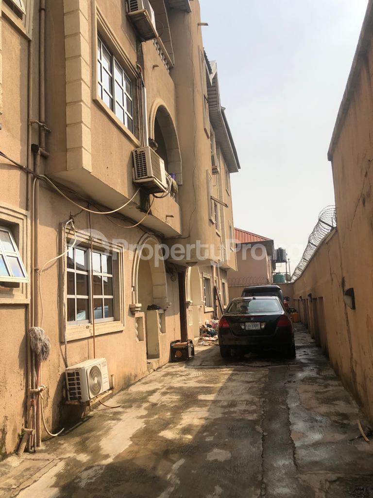 3 bedroom Flat / Apartment for rent Alagomeji Yaba Lagos