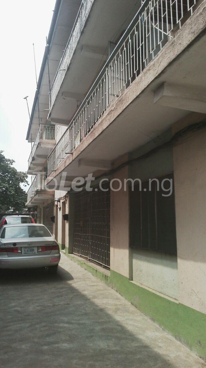 3 bedroom Flat / Apartment for rent Moronfolu Street Akoka Yaba Lagos
