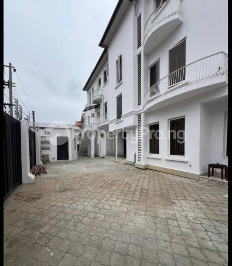 3 bedroom Flat / Apartment for rent Lekki Lekki Phase 1 Lekki Lagos
