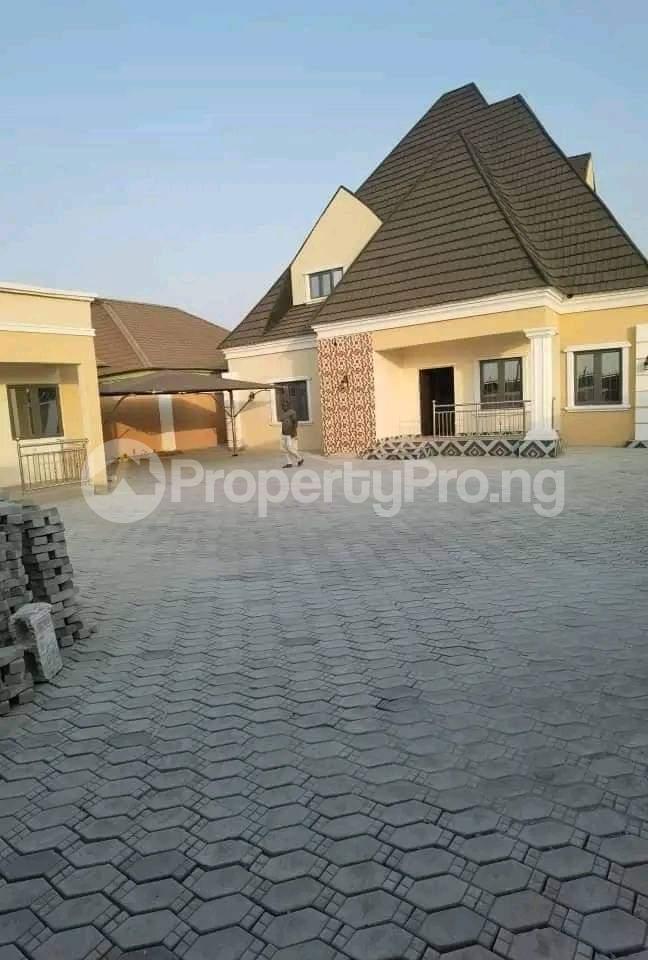 3 bedroom Flat / Apartment for sale 3 Arm Zone Minna Bosso Niger - 7