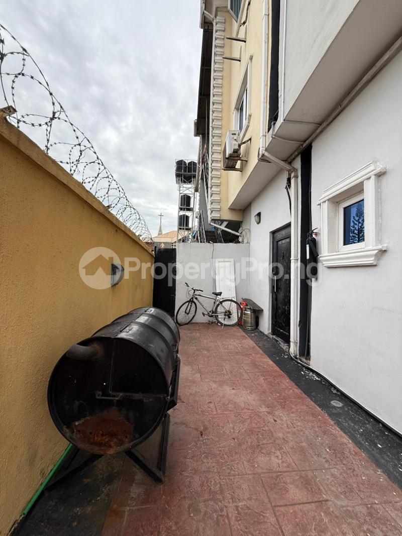 3 bedroom House for rent Off Iwaya Road Onike Yaba Lagos - 0