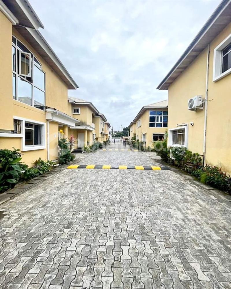 3 bedroom House for sale Off Admiralty Way Lekki Lagos