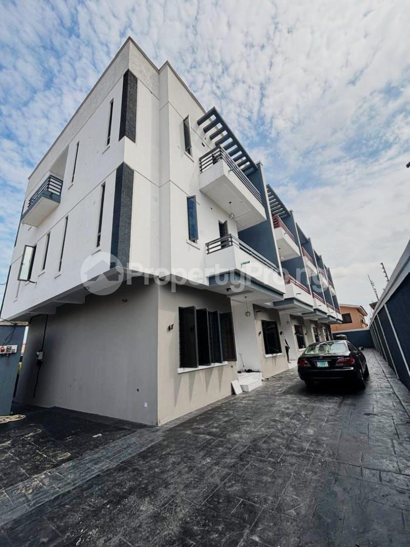 3 bedroom House for sale Omole phase 2 Ojodu Lagos