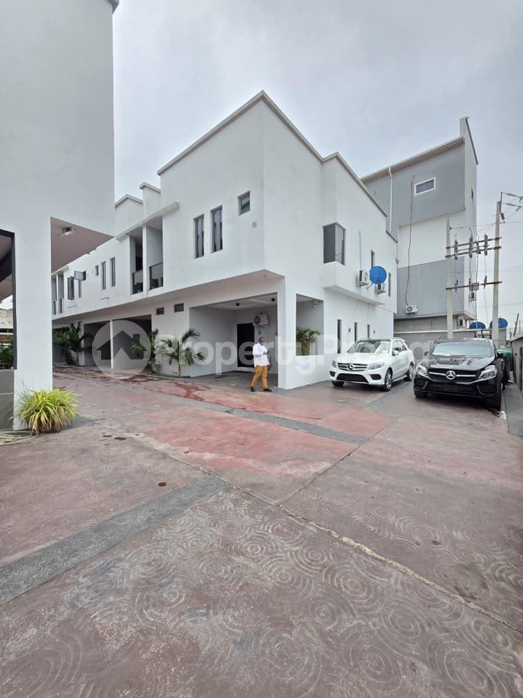 3 bedroom House for sale Orchid Road Orchid Lekki Lagos