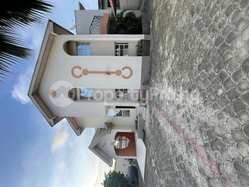 3 bedroom House for rent Mobil Road Ajah Lagos